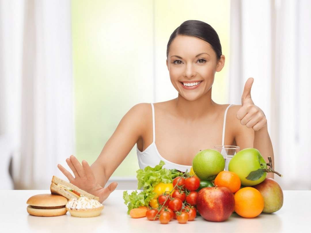 Bạn nên có chế độ dinh dưỡng hợp lý, khoa học để giảm cân tại nhà