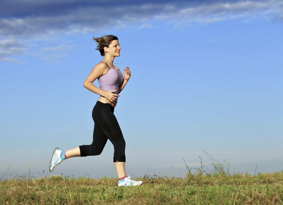 Tập luyện thể thao nâng cao sức khỏe và tiêu hao mỡ thừa