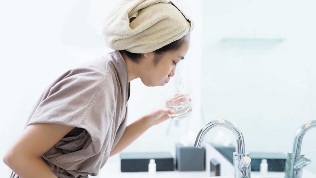 Cách chữa nhiệt miệng bằng cách súc miệng với nước muối sinh lý hiệu quả
