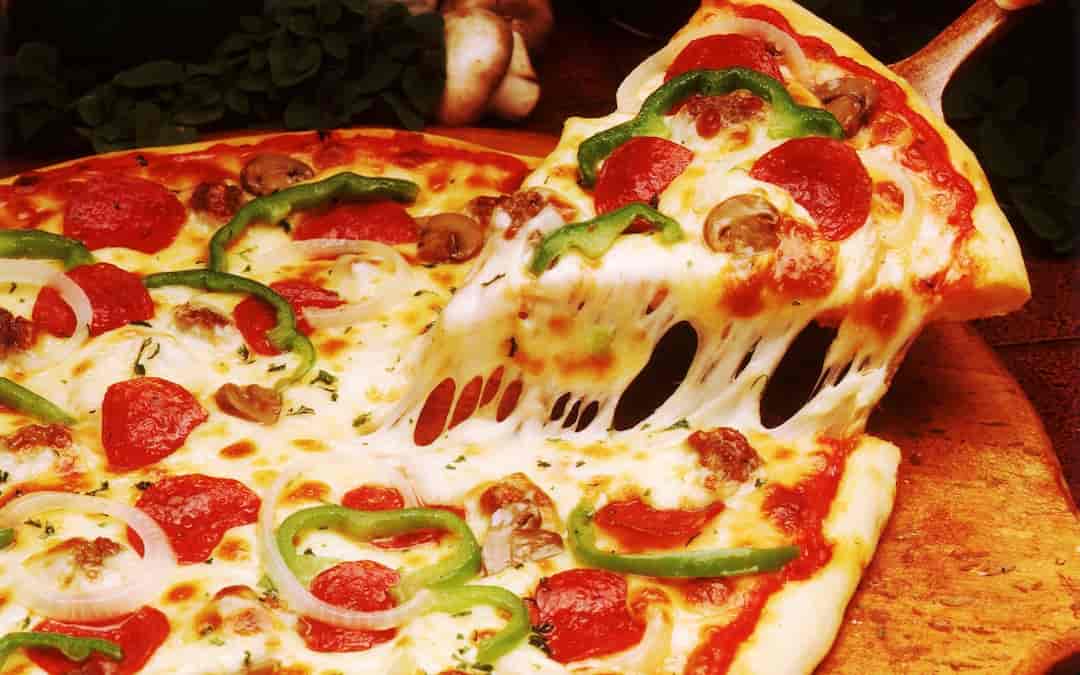 Pizza là món ăn nhanh và không nên lạm dụng