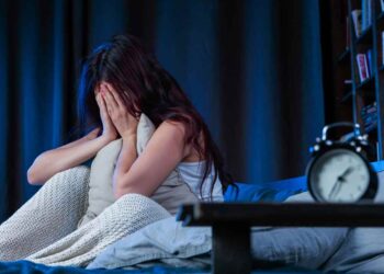 Mất ngủ là tình trạng giấc ngủ bị rối loạn, trằn trọc