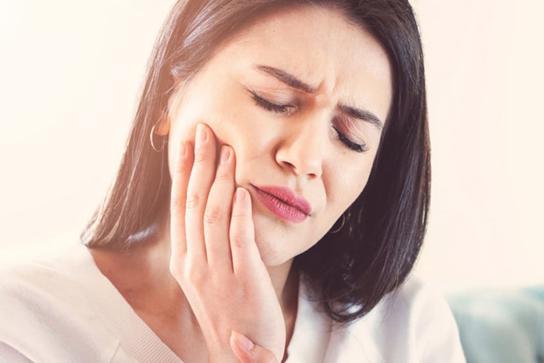 Đau nhức răng khiến việc ăn uống khó khăn, nếu kéo dài có nguy cơ phát sinh biến chứng