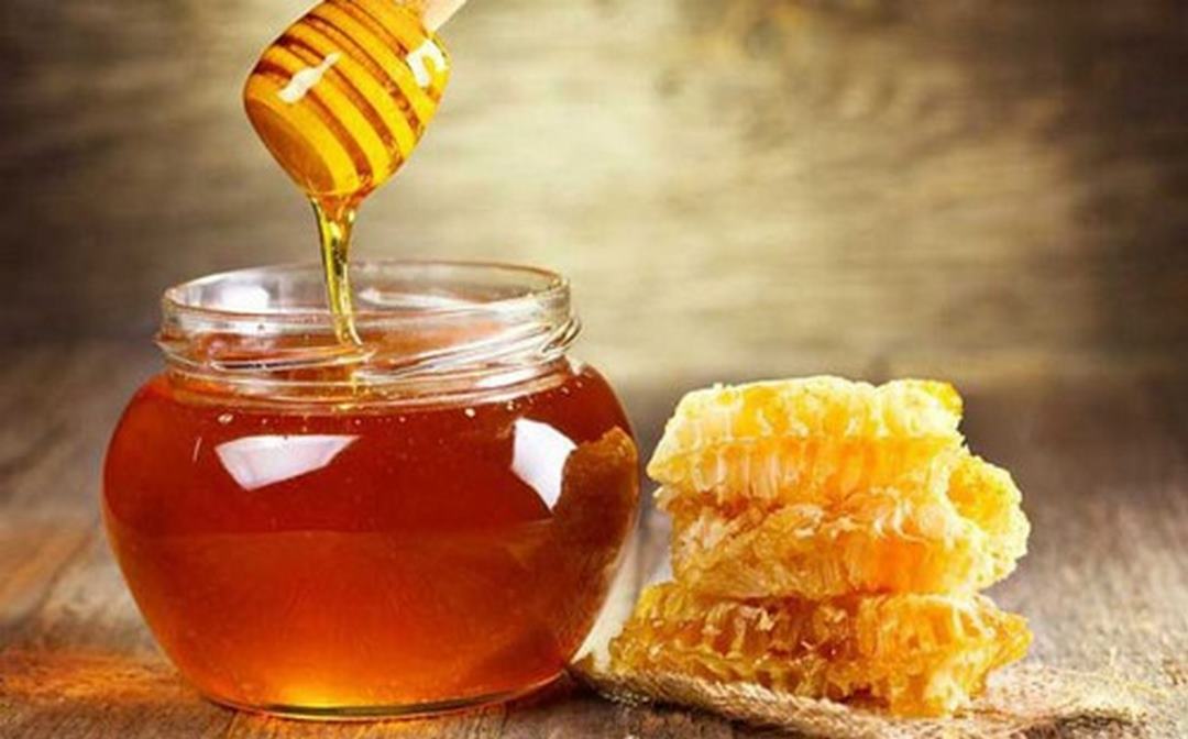 Cách chọn loại mật ong phù hợp để khử thâm môi