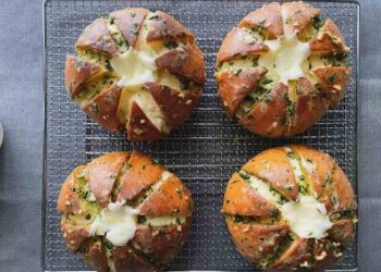 Cách làm bánh mì phô mai bơ tỏi Hàn Quốc