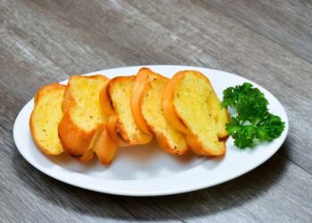 Cách làm bánh mì bơ đường thơm ngon