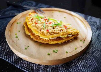 Cách làm pizza bằng mì tôm