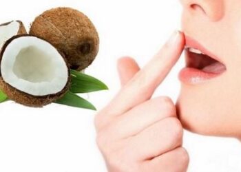Cách Khử Thâm Môi Bằng Dầu Dừa Hiệu Quả Nhất