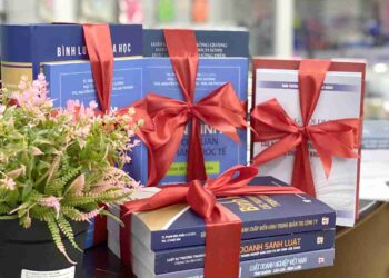 Quà tặng sinh nhật bố: tặng sách