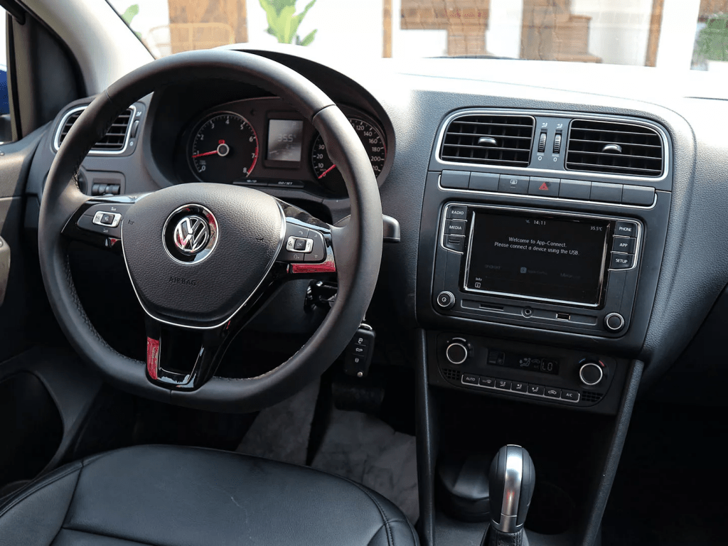 Không gian nội thất đủ dùng cho 4 người lớn và 1 trẻ em